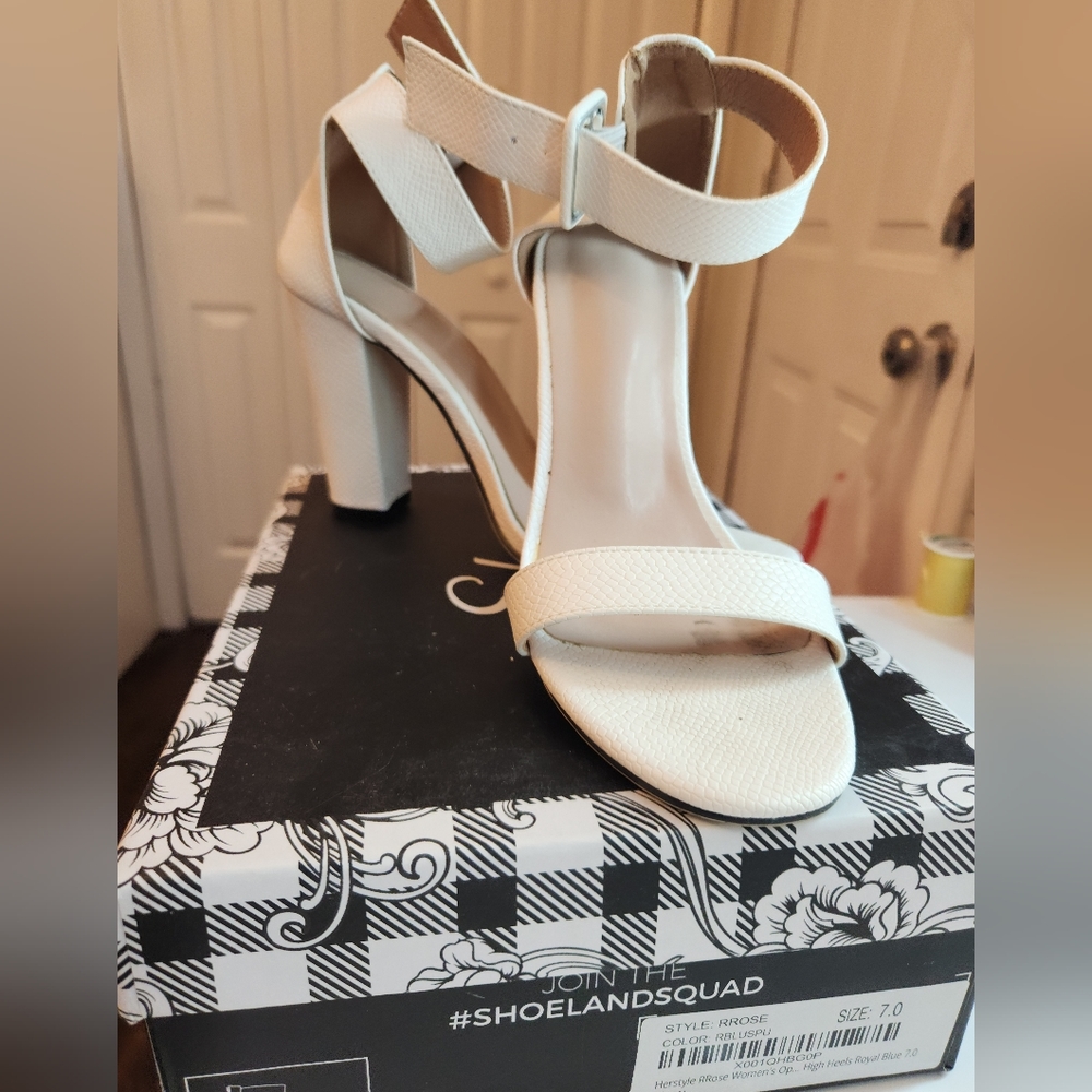 White heels‎ ankle strap